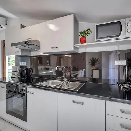 New Apartman Luma Pula City Center Pola